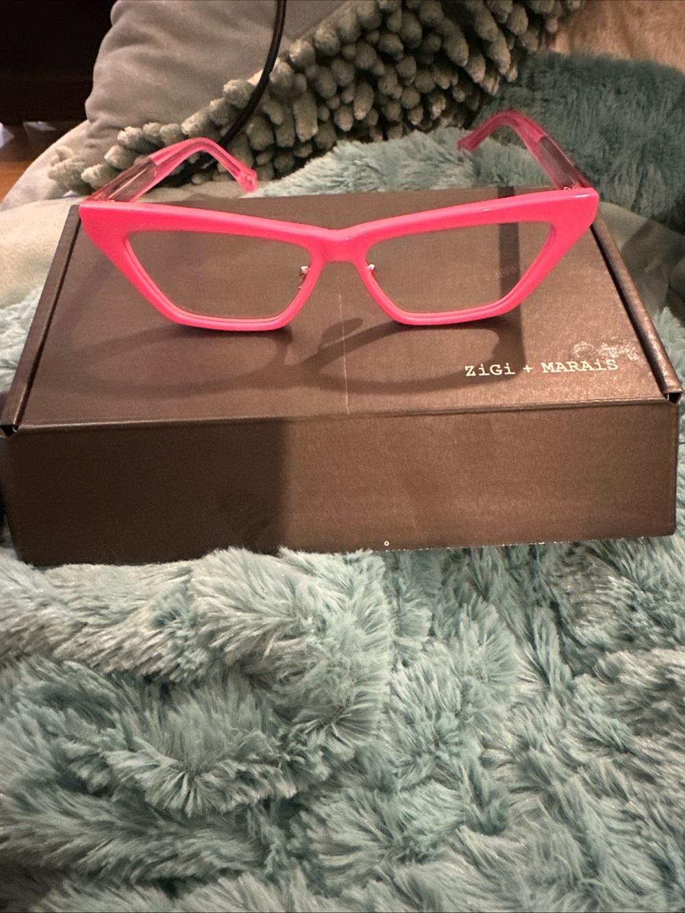 Modern Cat-Eye Women's Fashion Reading  Glasses for Near Vision